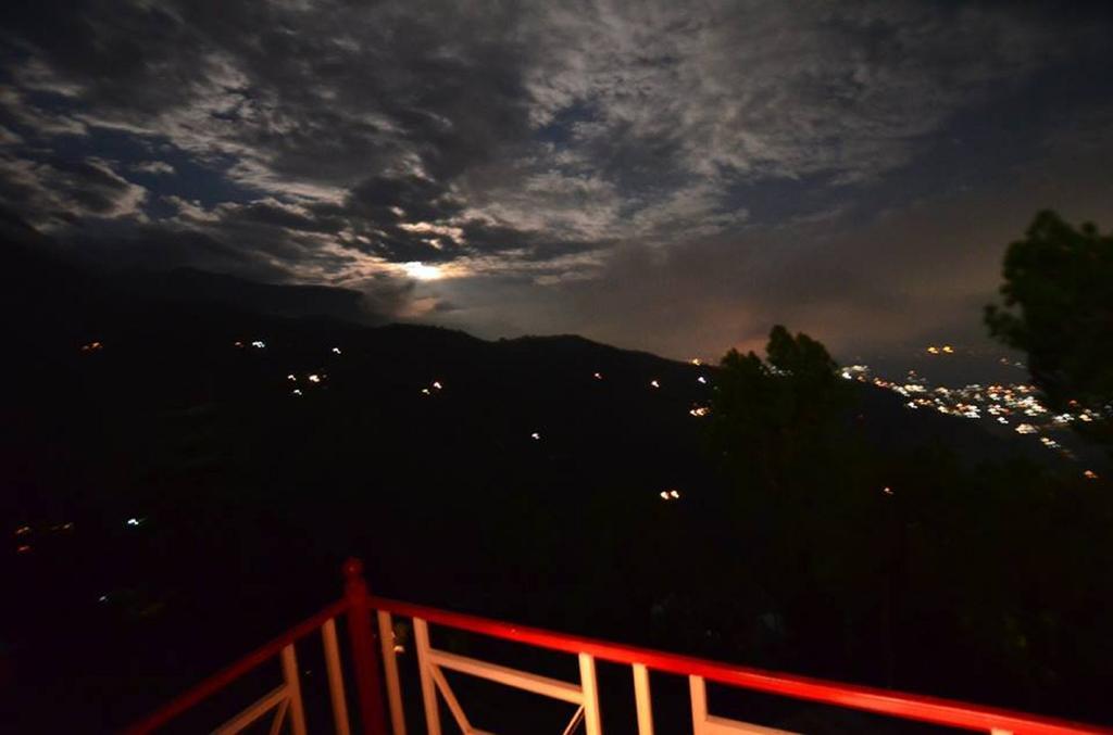 Hotel Deodar Villa ダラムシャーラー エクステリア 写真